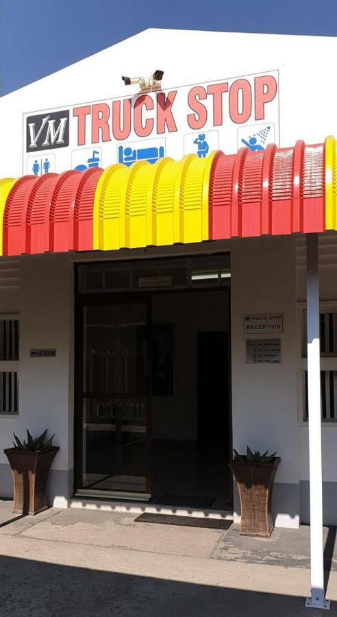 Vm Truck Stop - Shell Estcourt Bagian luar foto