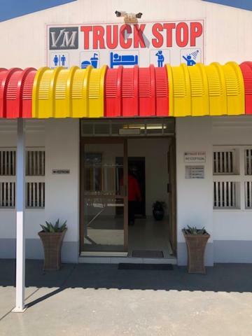 Vm Truck Stop - Shell Estcourt Bagian luar foto