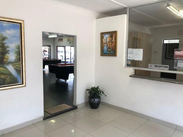 Vm Truck Stop - Shell Estcourt Bagian luar foto